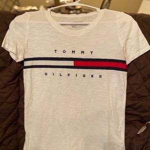 Remember the 90s?! Tommy Hilfiger T-shirt